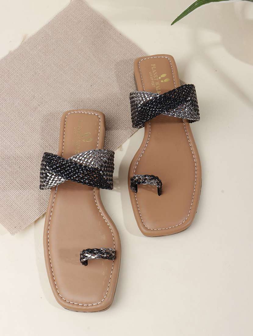 women textured one toe flat sandal