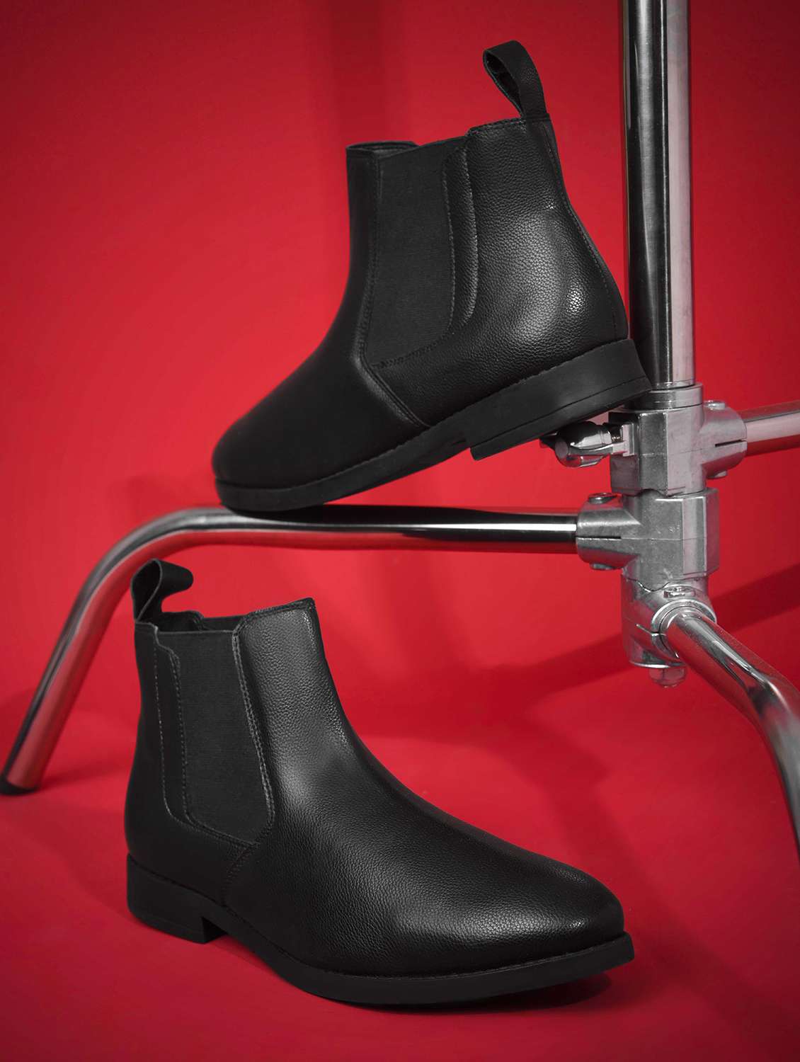 men black slip on low ankle boot