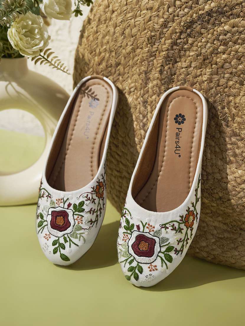 women embroidered slip on jutis