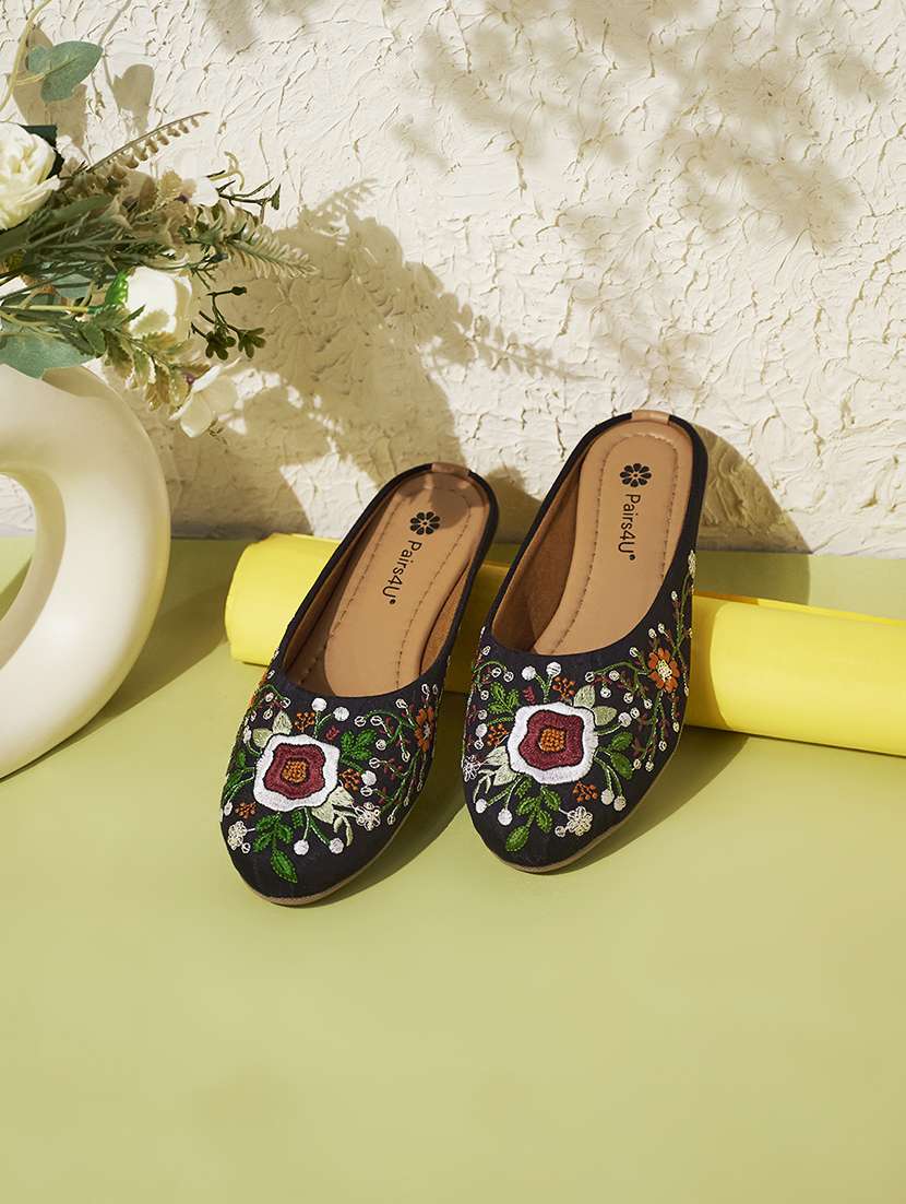 women embroidered slip on jutis