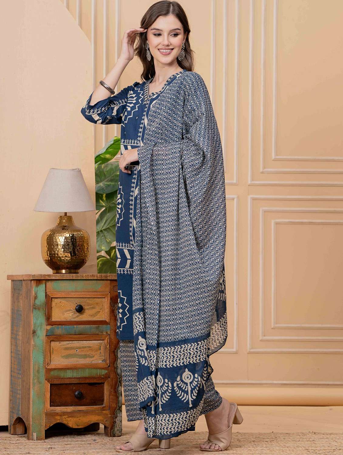 women geometric printed three quarter sleeve kurta pant with dupatta set - 22146650 - Standard Image - 2
