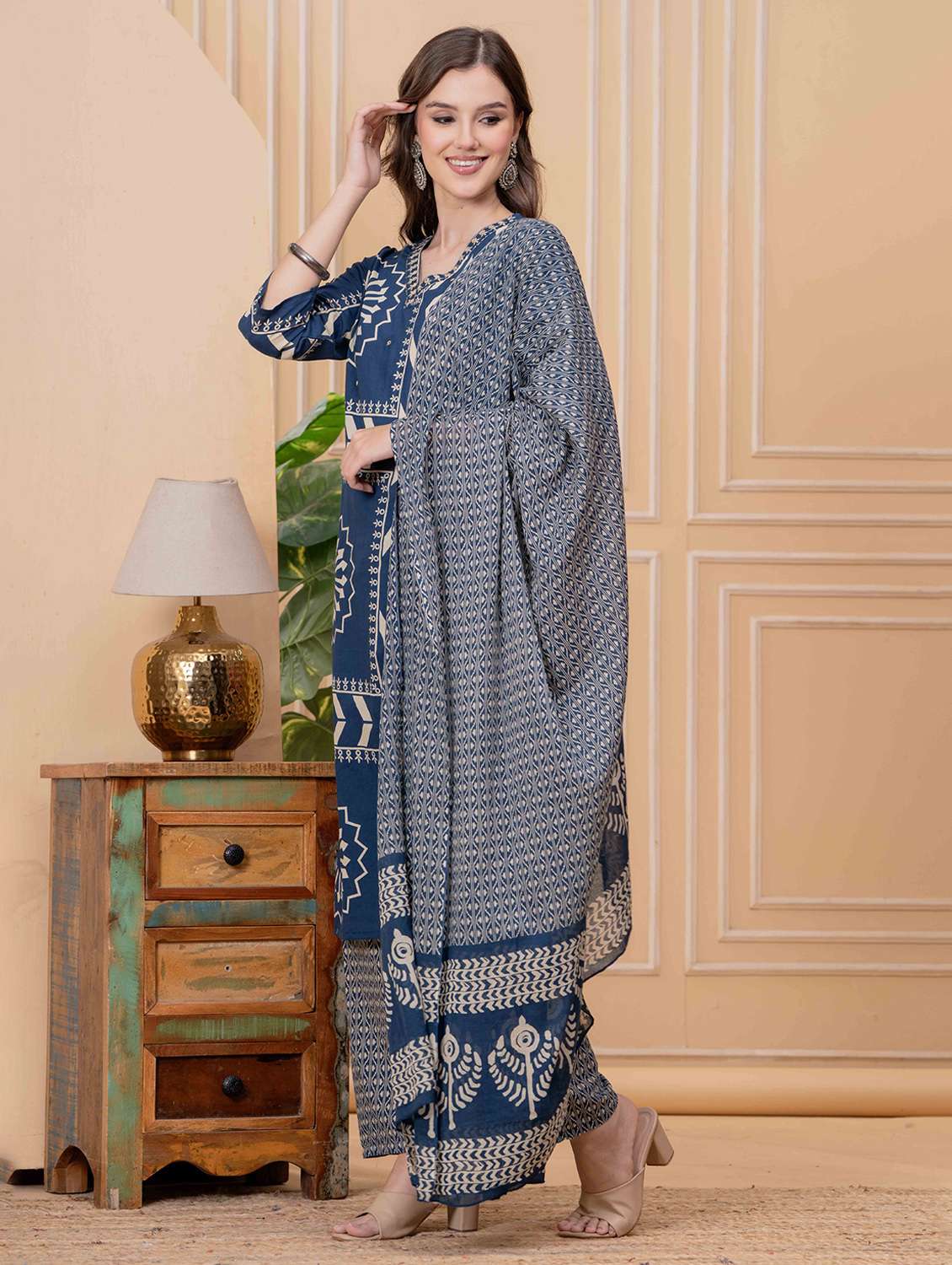 women geometric printed three quarter sleeve kurta pant with dupatta set - 22146742 -  Standard Image - 2
