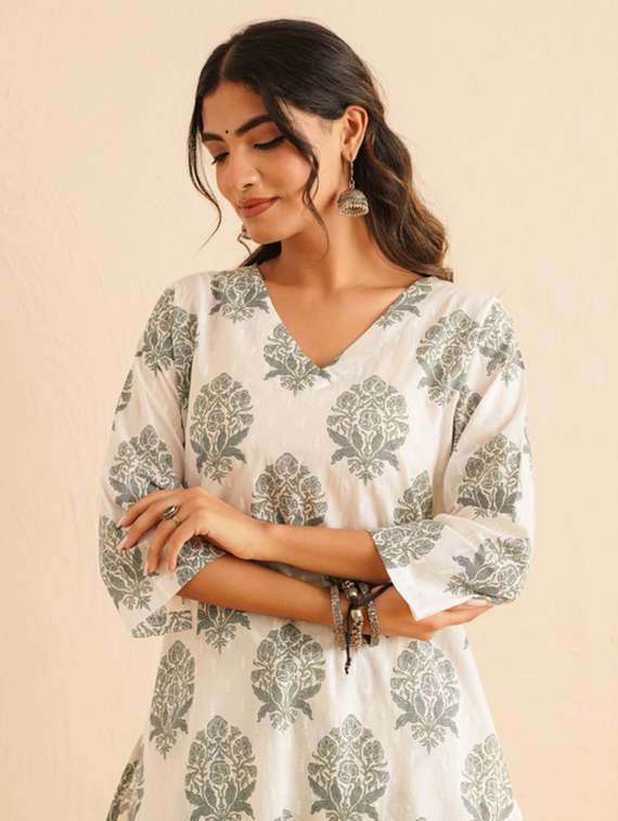 women floral three quarter sleeve kurta palazzo set - 22147254 -  Standard Image - 2