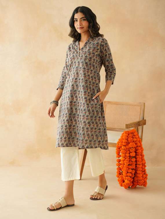 women floral three quarter sleeve straight kurta - 22147727 -  Standard Image - 2