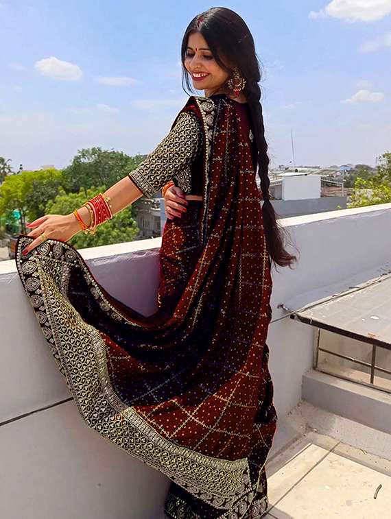 women bandhani printed bordered saree with blouse - 22148143 -  Standard Image - 2