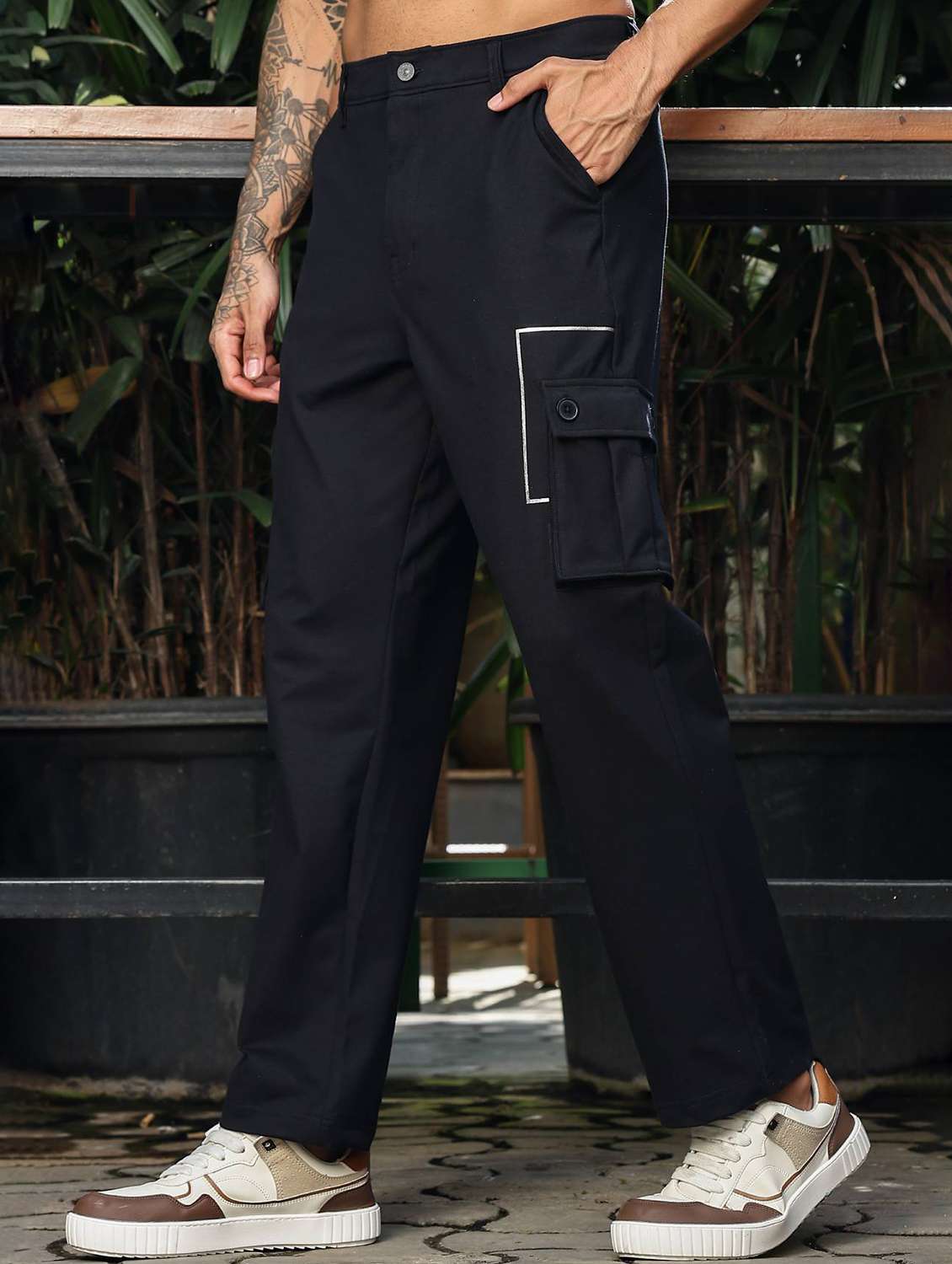 men solid mid rise regular fit cargo  - 22156199 -  Standard Image - 2