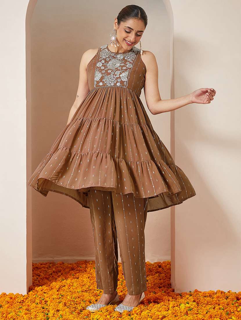 women embroidered sleeveless kurta palazzo set - 22156233 -  Standard Image - 2