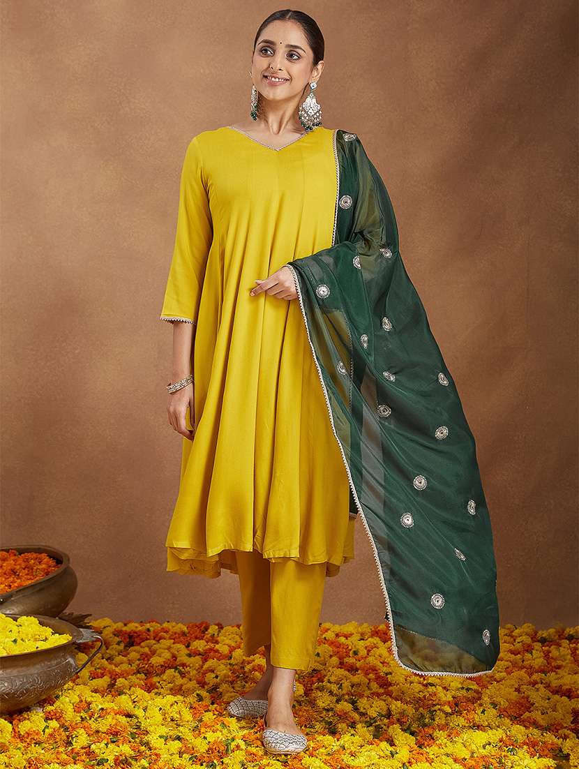 women solid three quarter sleeve kurta pant with dupatta set