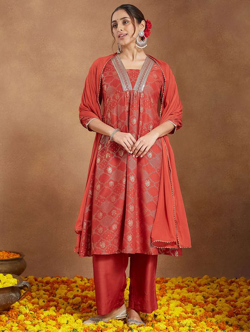 women embroidered three quarter sleeve kurta pant with dupatta set