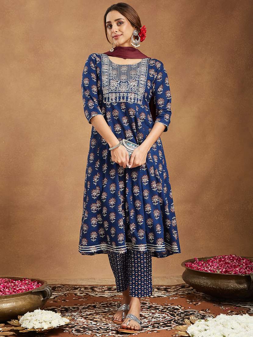 women floral three quarter sleeve kurta pant with dupatta set - 22156278 -  Standard Image - 2