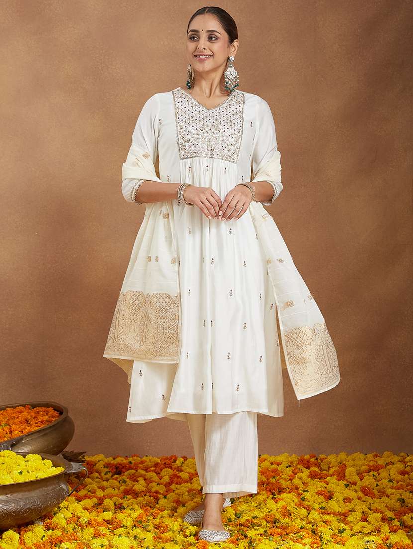 women embroidered three quarter sleeve kurta pant with dupatta set