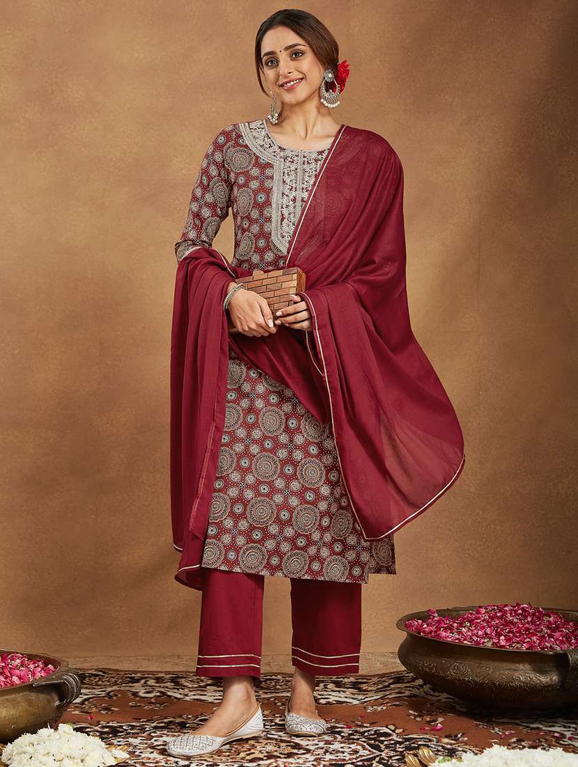 women embroidered three quarter sleeve kurta pant with dupatta set