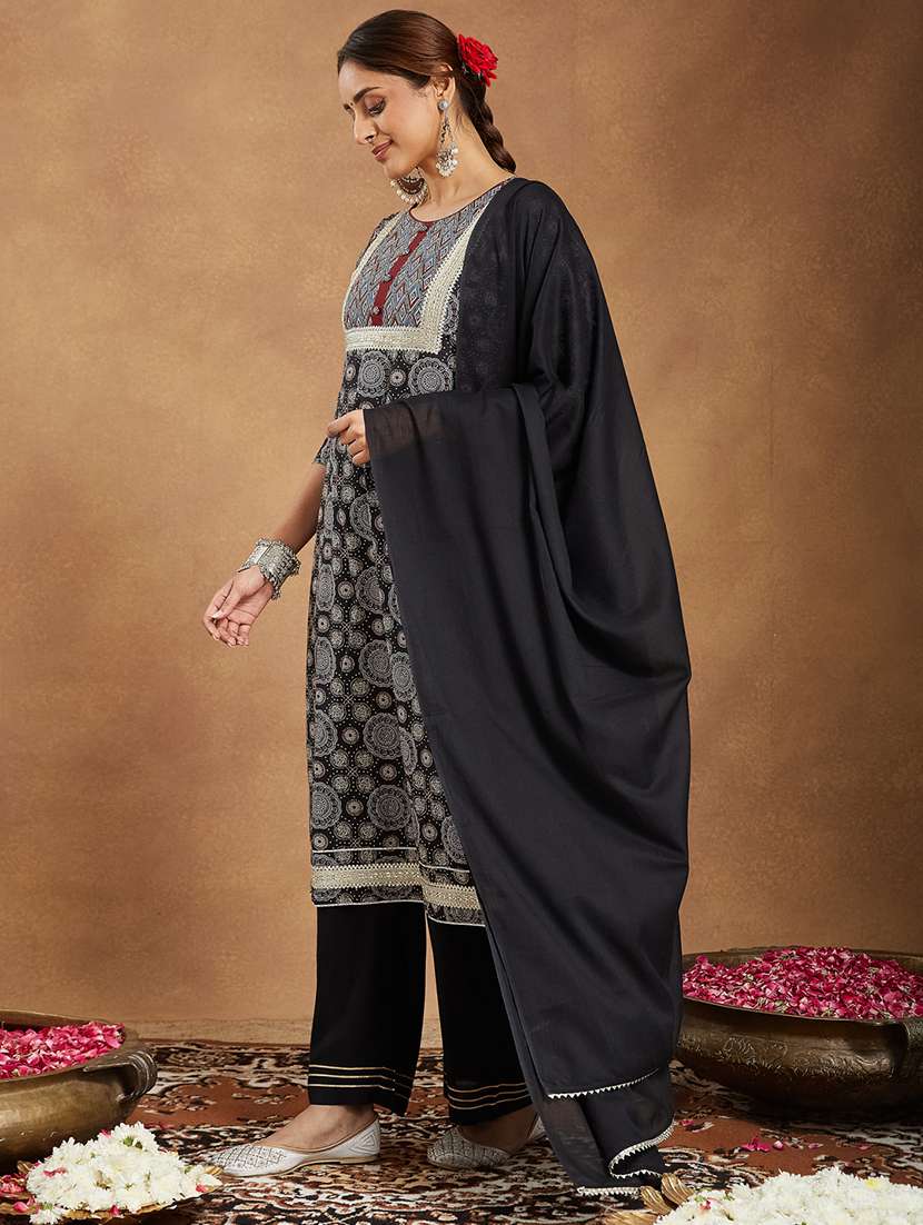 women printed three quarter sleeve kurta palazzo with dupatta set - 22156302 -  Standard Image - 2