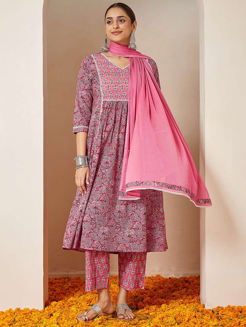 women floral three quarter sleeve kurta pant with dupatta set - 22156309 -  Standard Image - 2