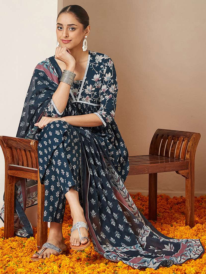 women floral three quarter sleeve kurta pant with dupatta set - 22156311 -  Standard Image - 2