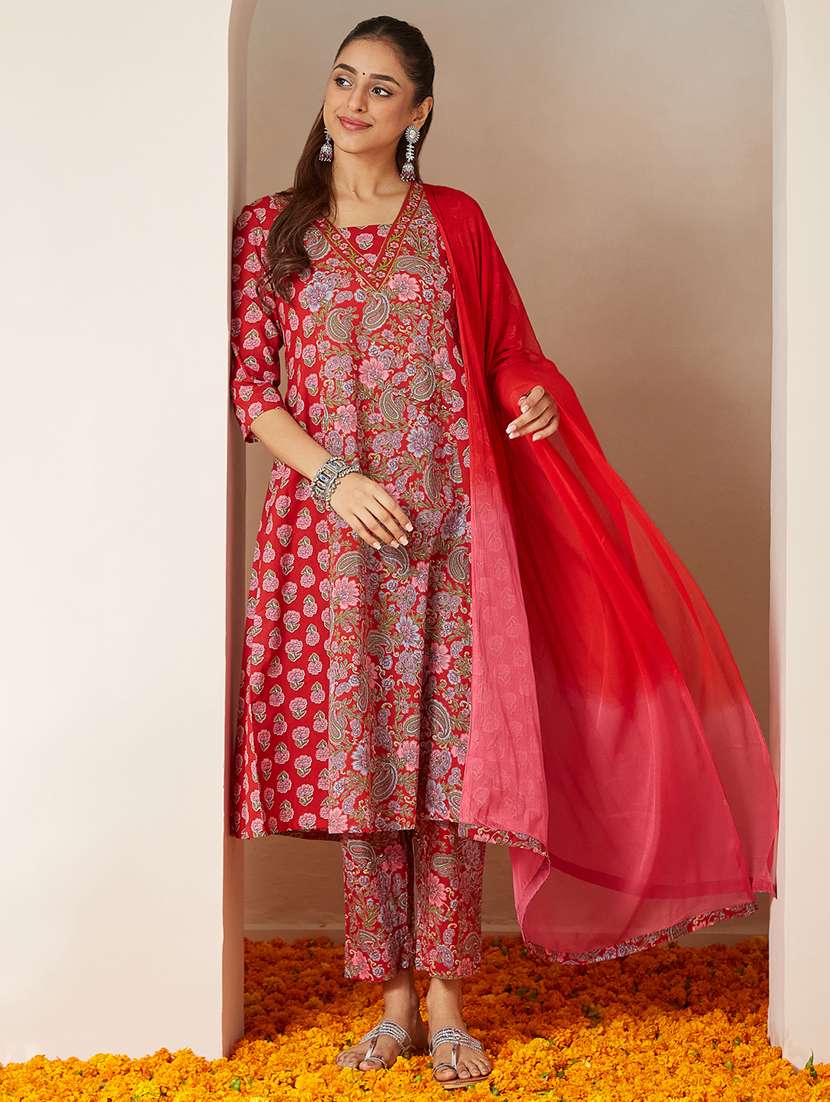 women floral three quarter sleeve kurta pant with dupatta set - 22156312 -  Standard Image - 2