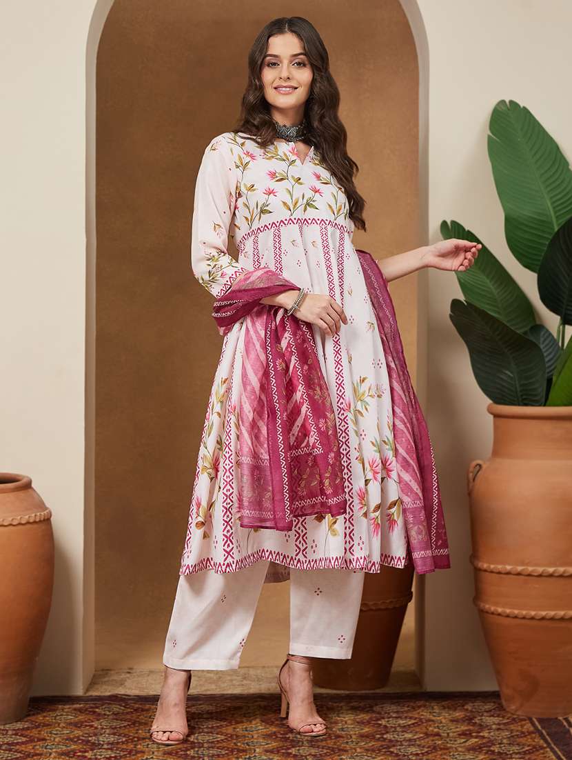 women floral three quarter sleeve kurta pant with dupatta set - 22156327 -  Standard Image - 2