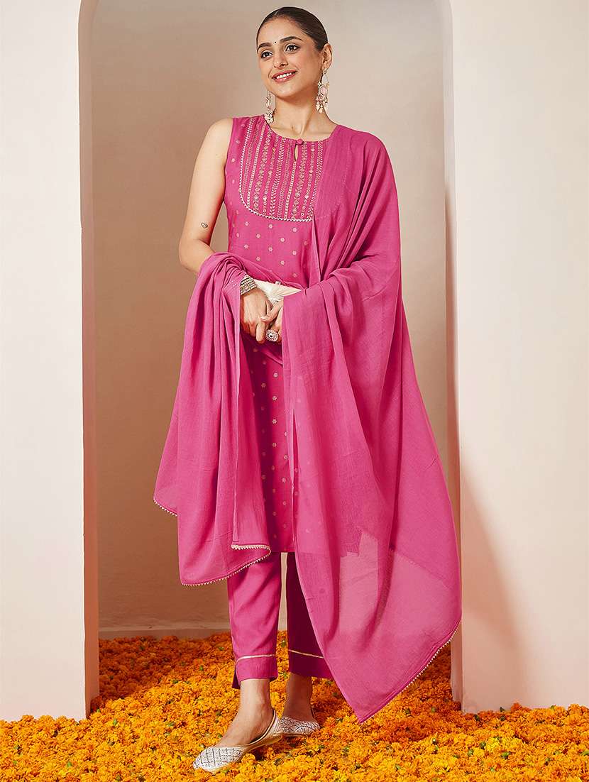 women foil print sleeveless kurta pant dupatta set