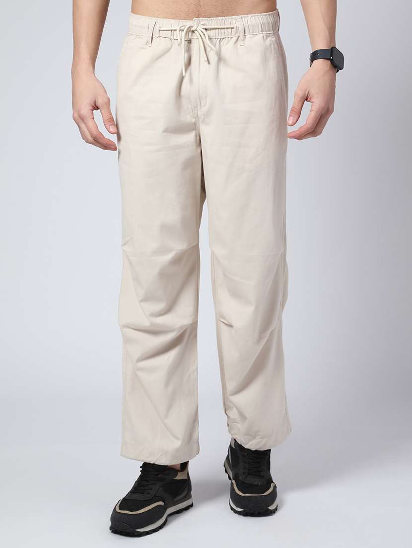 men solid mid rise regular fit casual trouser