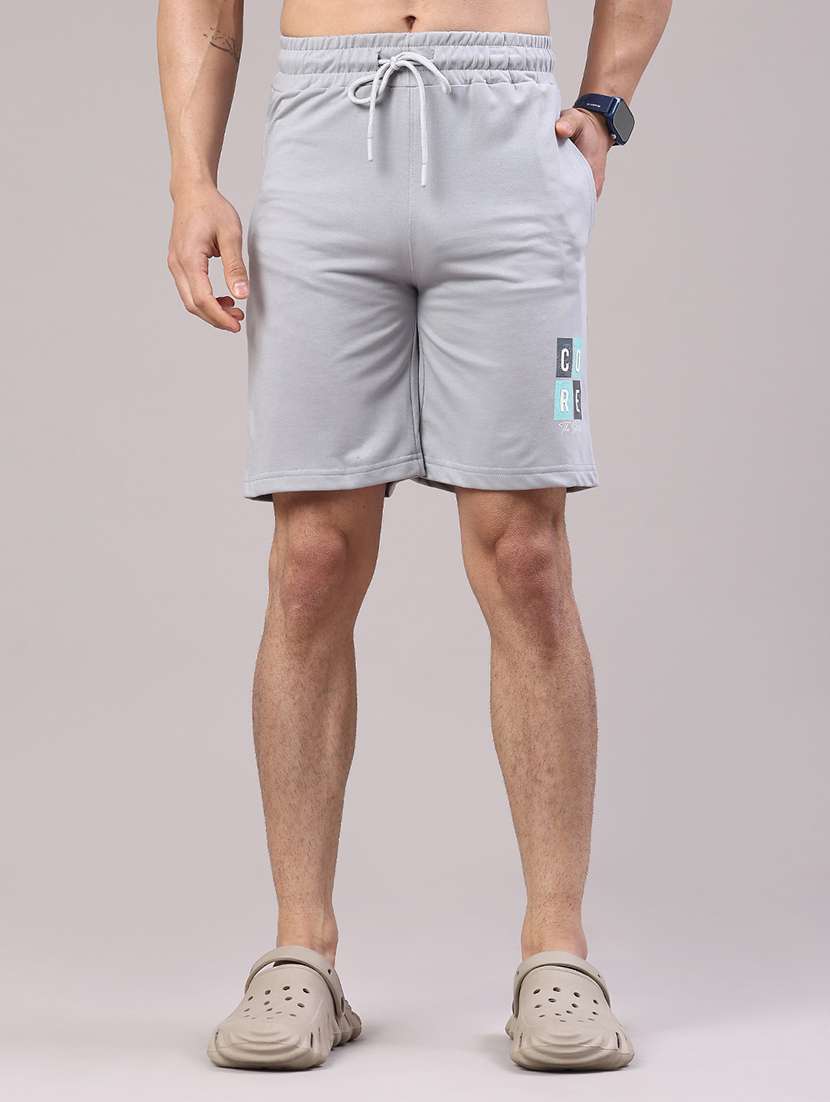 men solid mid rise regular fit shorts