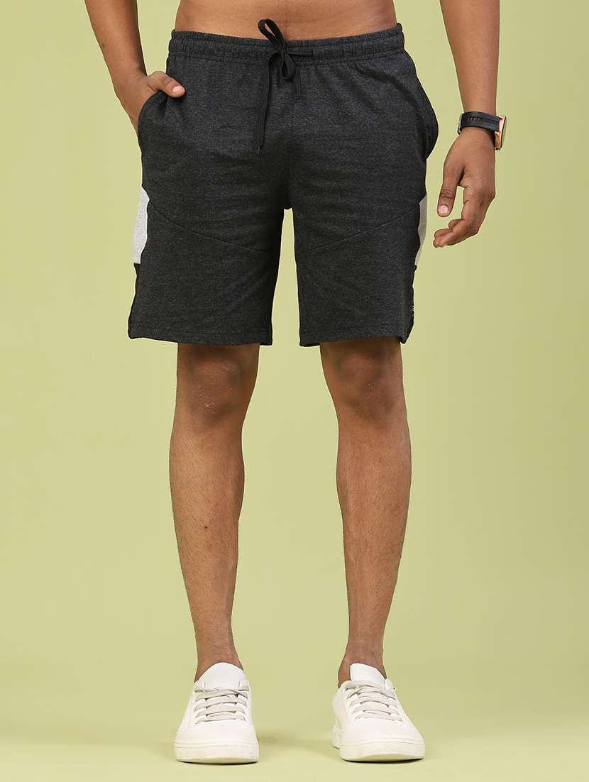 men color block mid rise regular fit shorts