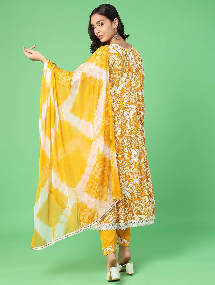 women printed three quarter sleeve kurta pant with dupatta set - 22160500 -  Standard Image - 2