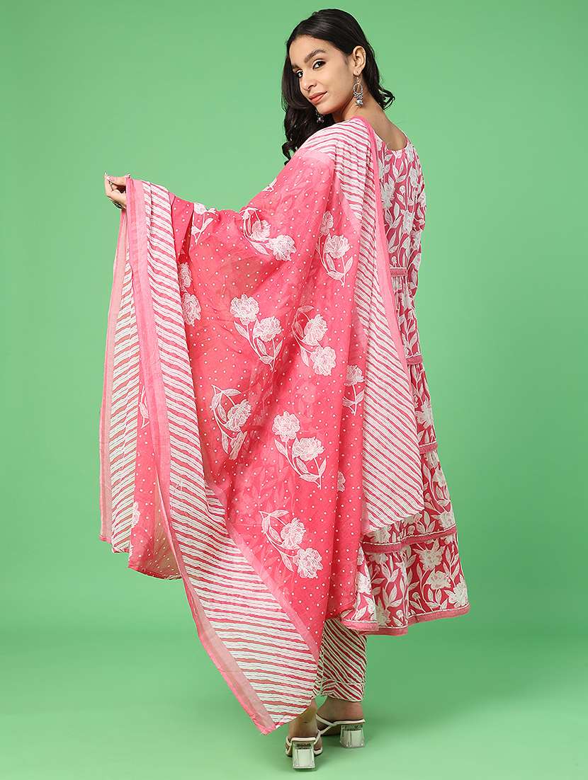 women floral three quarter sleeve kurta pant with dupatta set - 22160851 -  Standard Image - 2