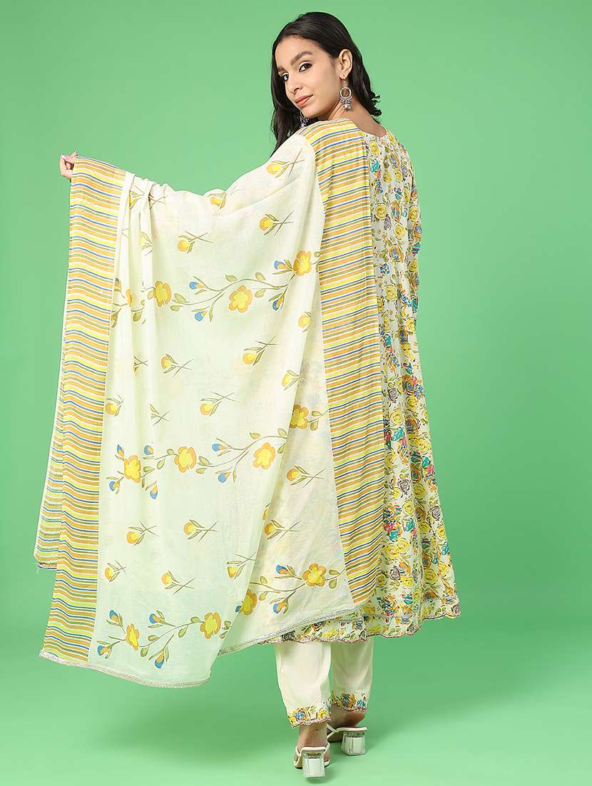 women floral three quarter sleeve kurta pant with dupatta set - 22160853 -  Standard Image - 2