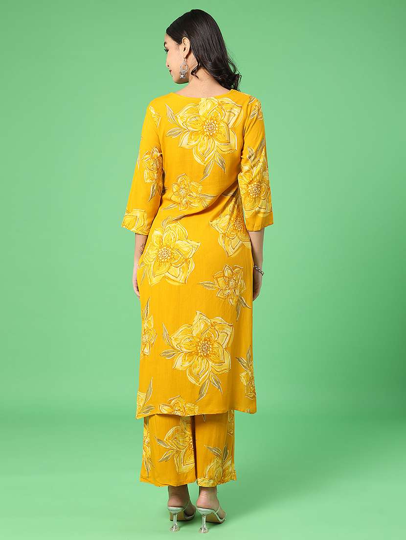 women floral three quarter sleeve kurta pant with dupatta set - 22160879 -  Standard Image - 2