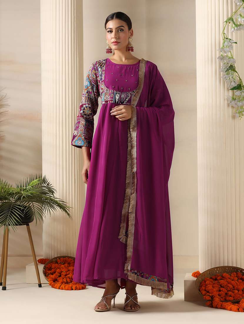 women embroidered long sleeve kurta dupatta set