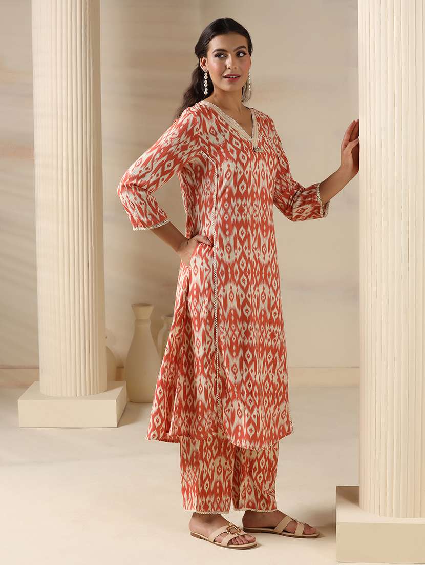 women ikat printed three quarter sleeve kurta pant set - 22161037 -  Standard Image - 2