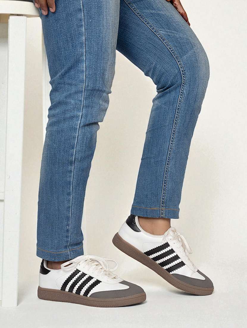 men solid lace-up sneaker