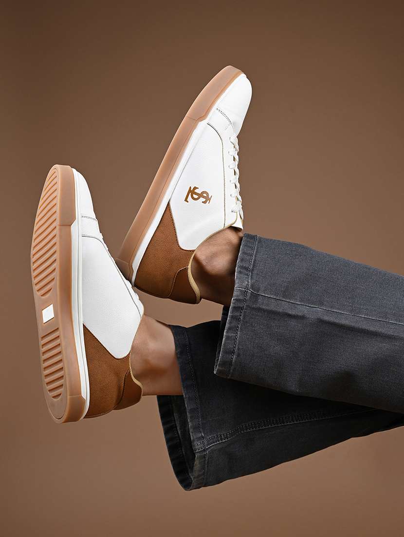 men white solid lace up sneaker