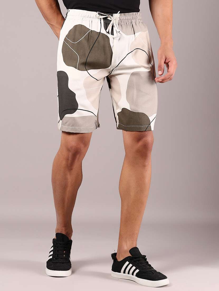 men printed mid rise regular fit shorts