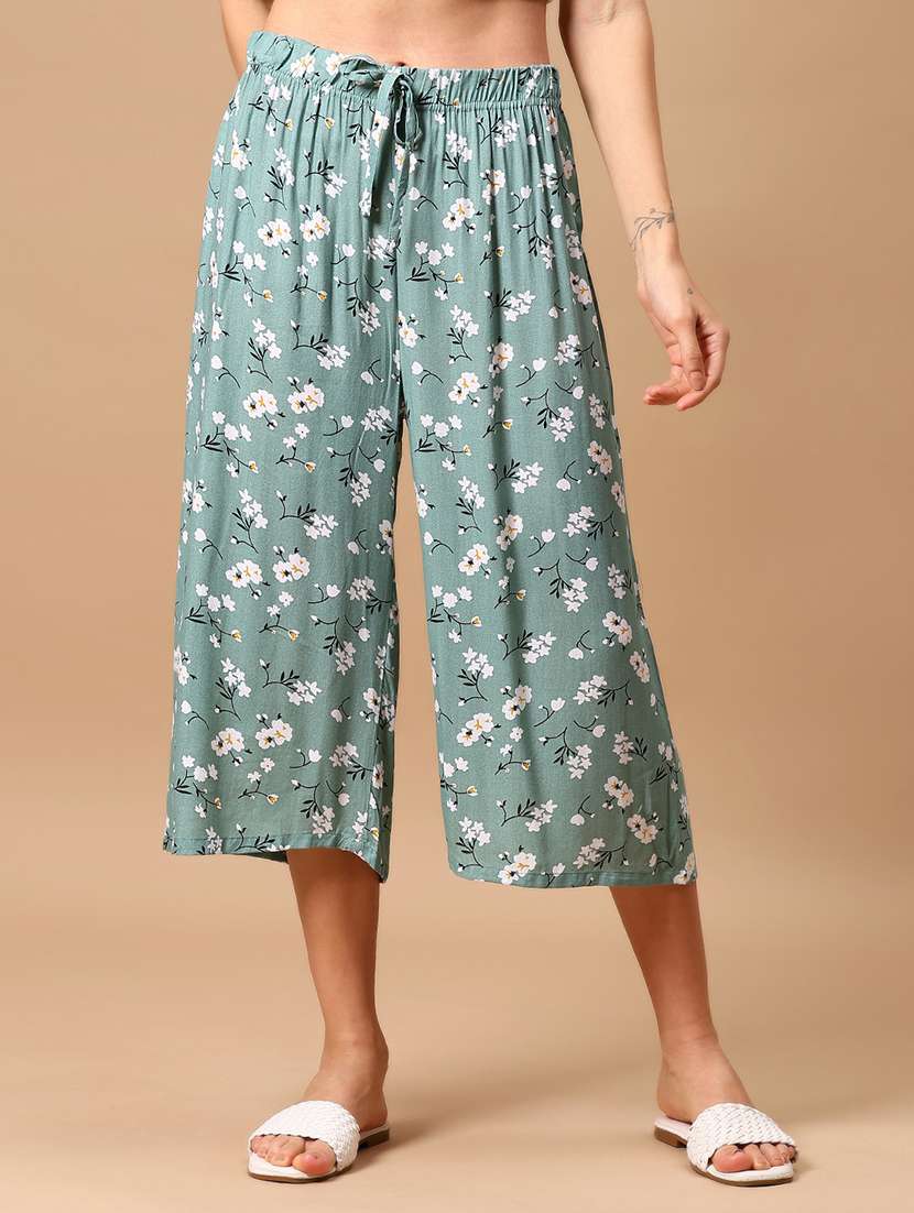 women floral printed mid rise relaxed fit capri