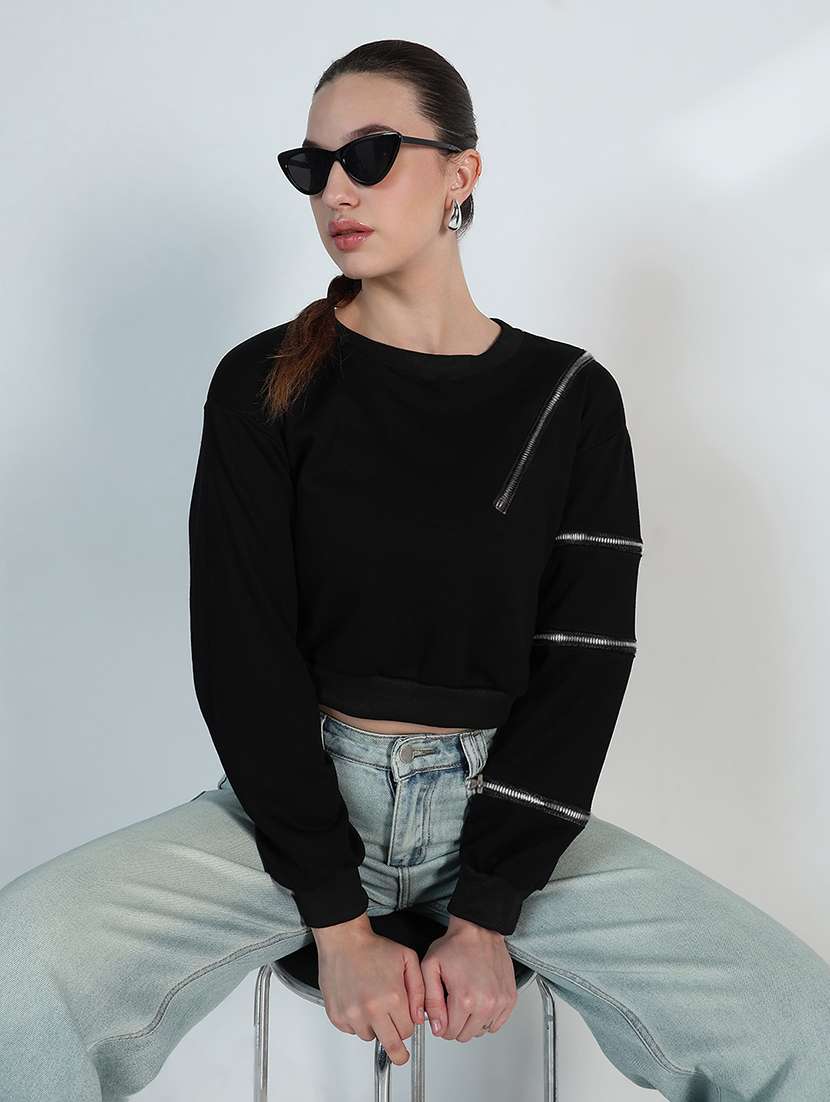 women black solid long sleeve cropped pullover