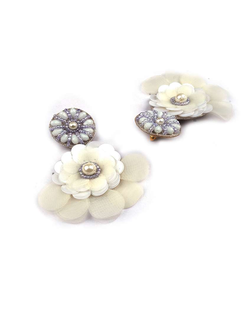 handmade white flower pearl earrings - 22173779 -  Standard Image - 2