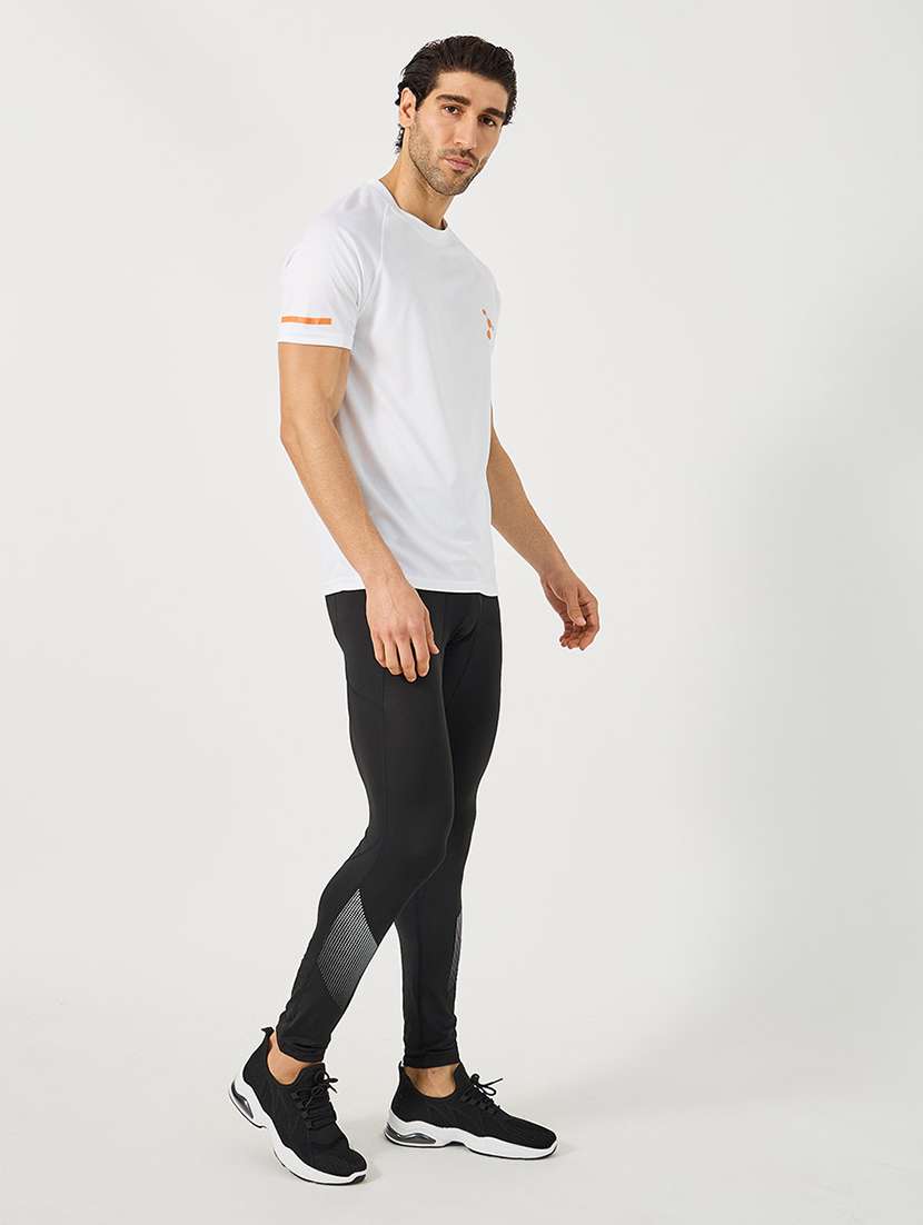 men solid high rise tight - 22174770 -  Standard Image - 2