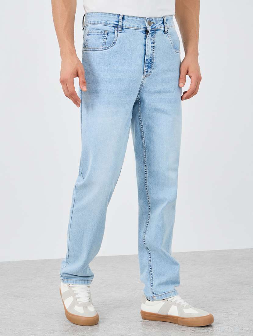 men washed mid rise relaxed fit jeans