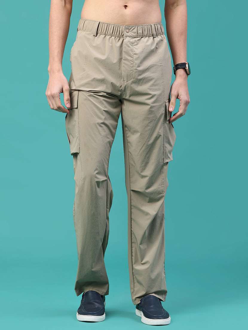 men solid mid rise relaxed fit cargo 