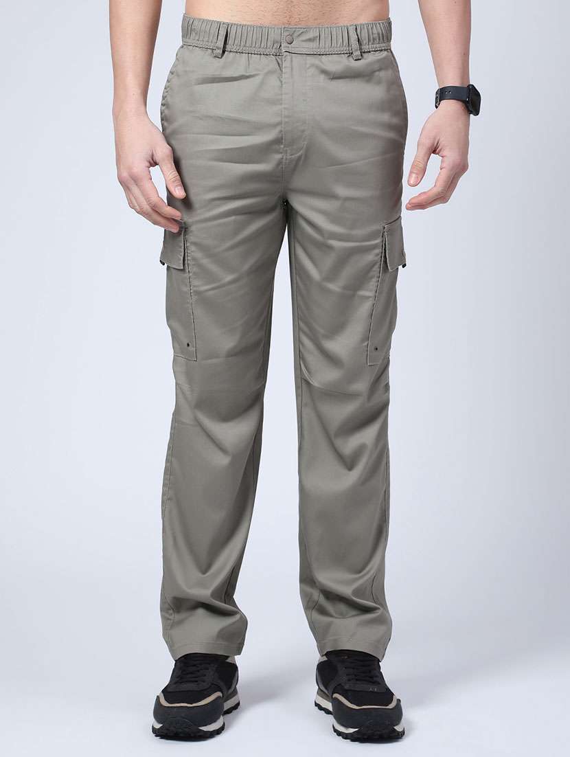 men solid mid rise regular fit cargo 