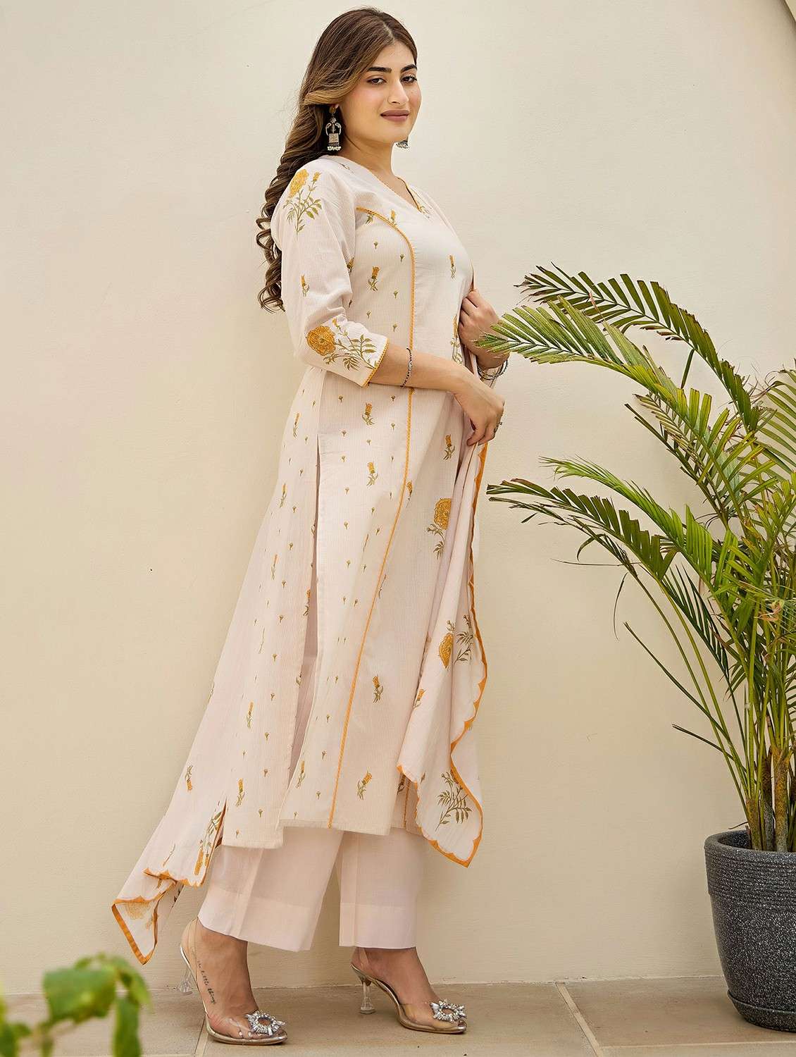 women floral three quarter sleeve kurta pant with dupatta set - 22178553 -  Standard Image - 2