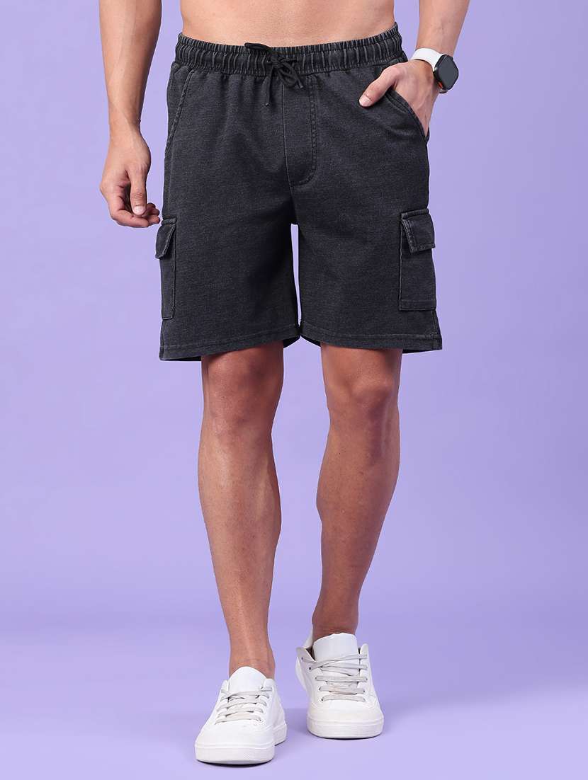 men solid mid rise cargo shorts