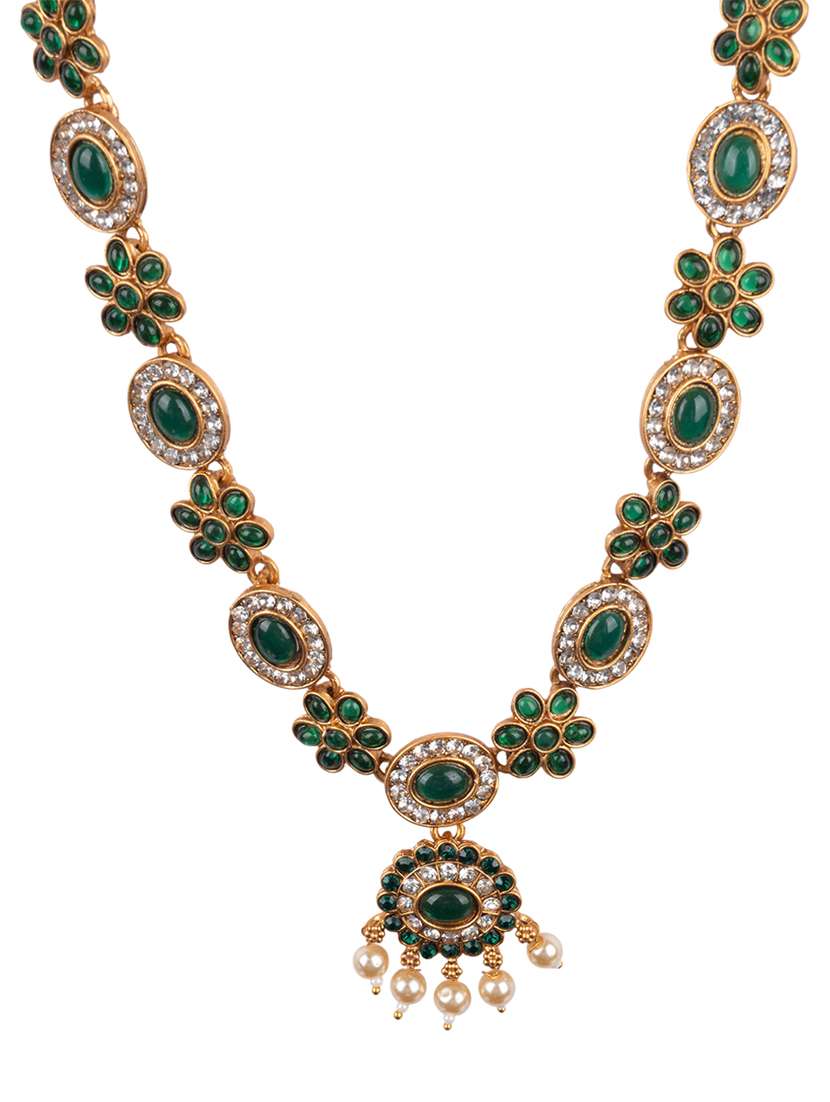 women green flower necklace set - 22181278 -  Standard Image - 2
