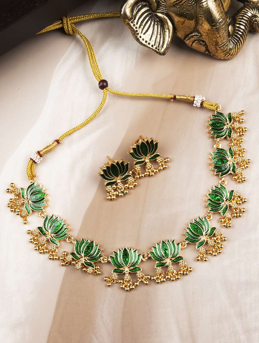 women divine petal inspired green necklace set