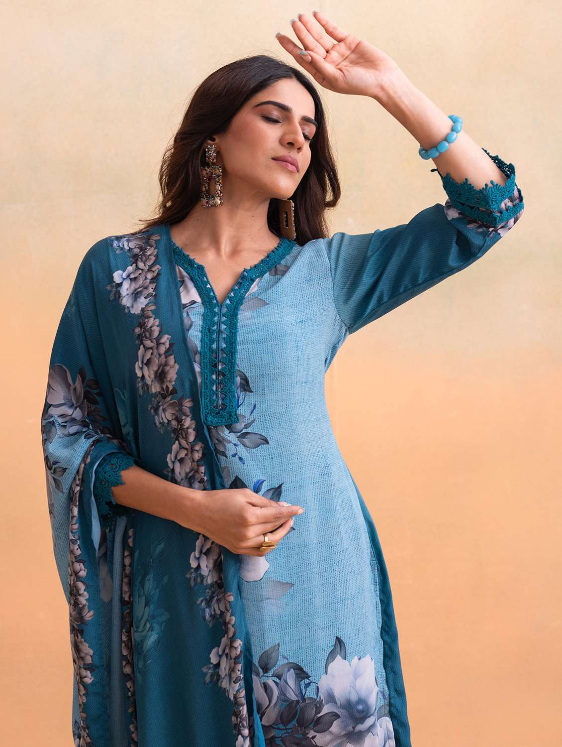 women floral three quarter sleeve kurta pant with dupatta set - 22183387 -  Standard Image - 2