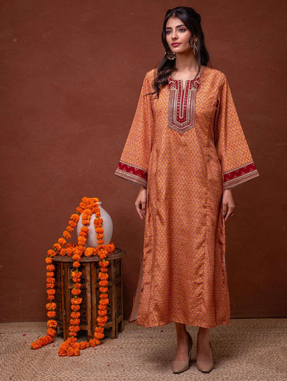 women printed long sleeve straight kurta 