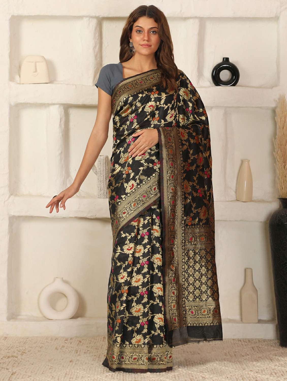 women self design banarasi saree with blouse