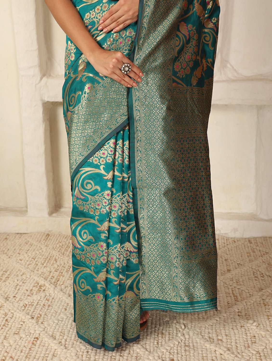 women self design banarasi saree with blouse - 22183707 -  Standard Image - 7