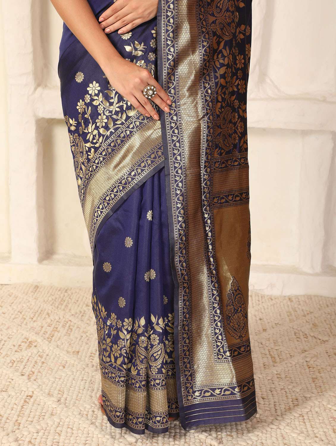 women self design banarasi saree with blouse - 22183710 -  Standard Image - 7